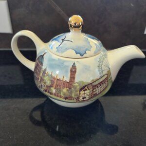 London Bridge teapot. Never used.